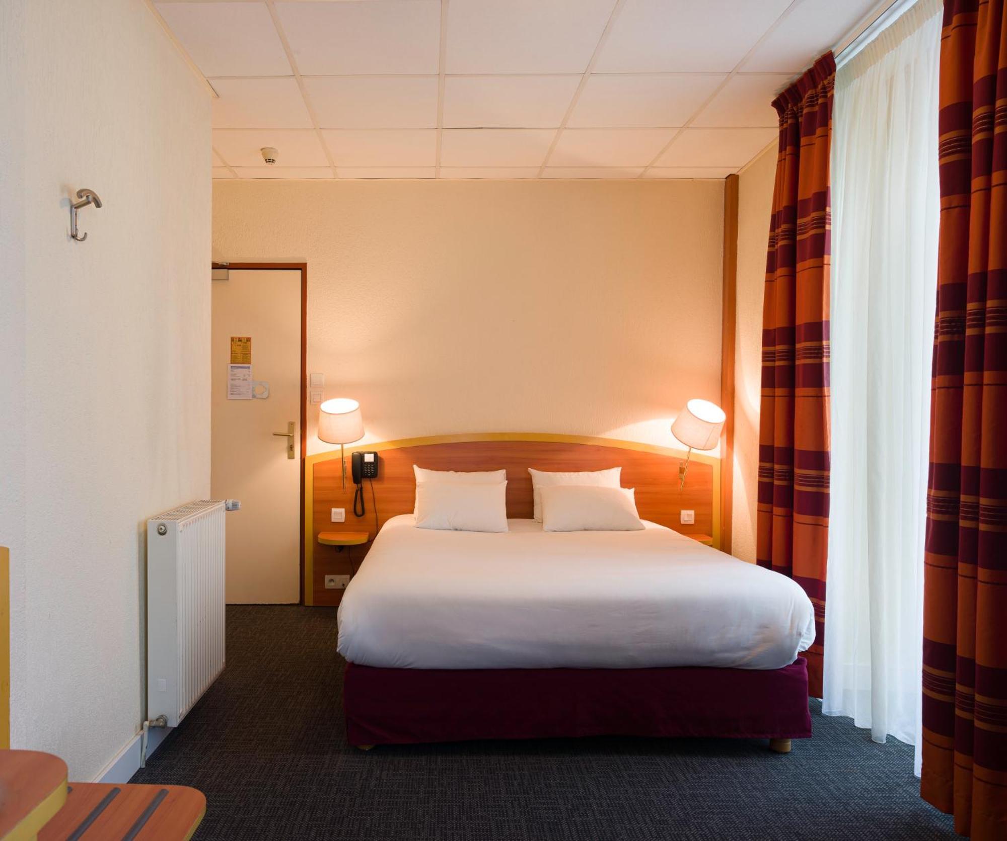 Kyriad Hotel Lamballe Buitenkant foto